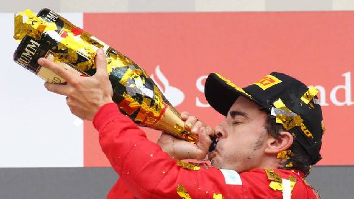 Fernando Alonso celebra su victoria en el Gran Premio de Alemania de F-1, este domingo.