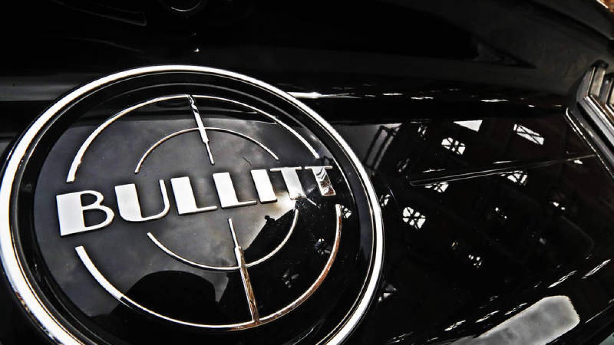 Para quienes duden de la practicidad del «Bullitt»… 408 litros de maletero enmascarado en una ‘musculada’ zaga.