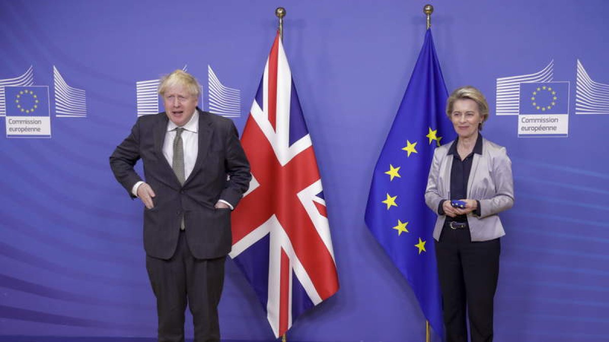 Boris Johnson y Ursula von der Leyen ayer, en Bruselas. OLIVIER HOSLET
