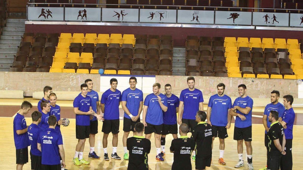 Isidoro Martínez con la selección júnior en León.