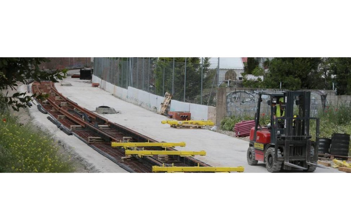 Obras en las vías de Feve a su paso por León capital
