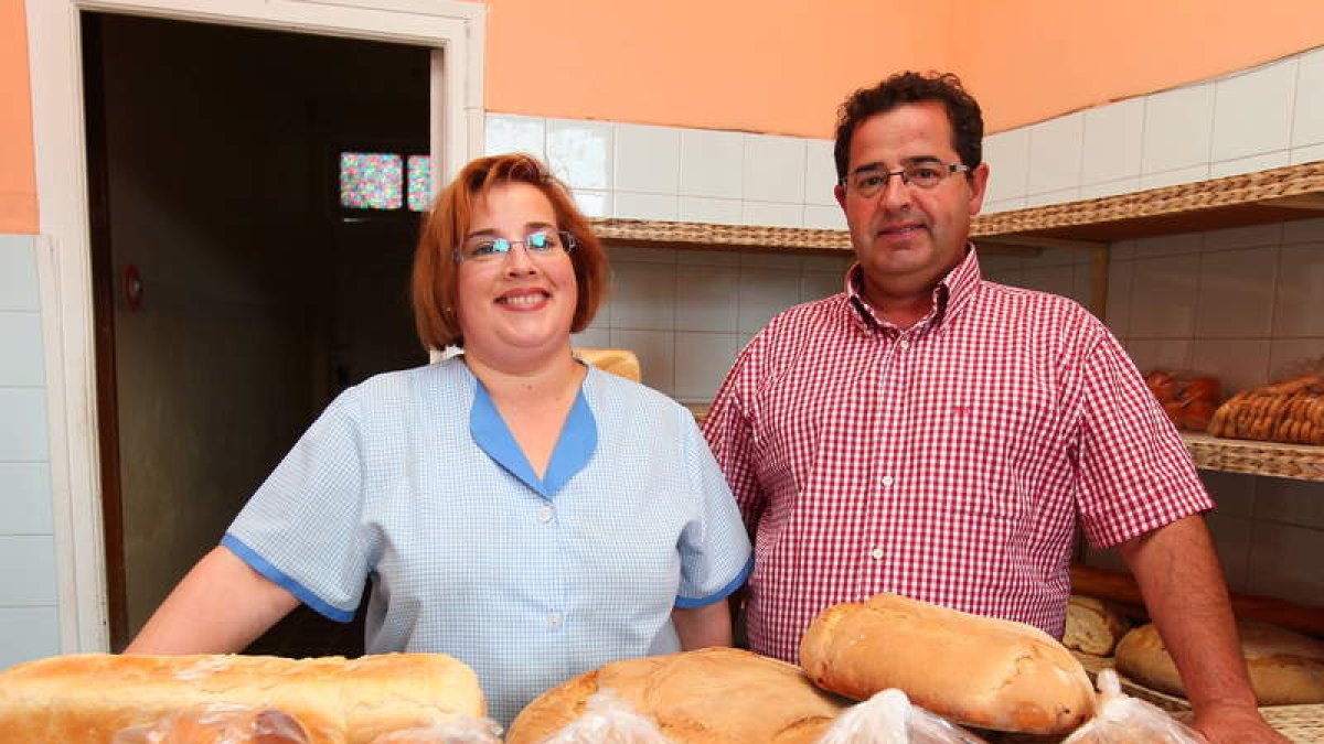 Dos de los hermanos De Baro, propietarios de la panadería desde hace tres décadas.