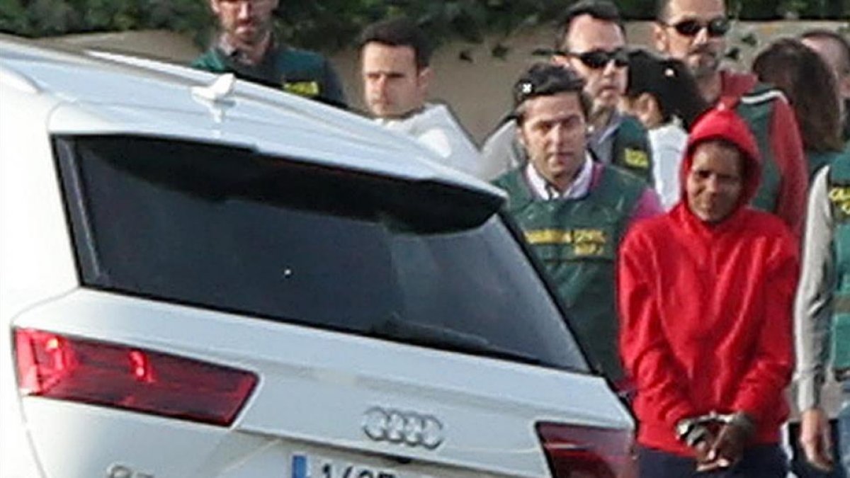 Ana Julia Quezada, detenida, en Rodalquilar.