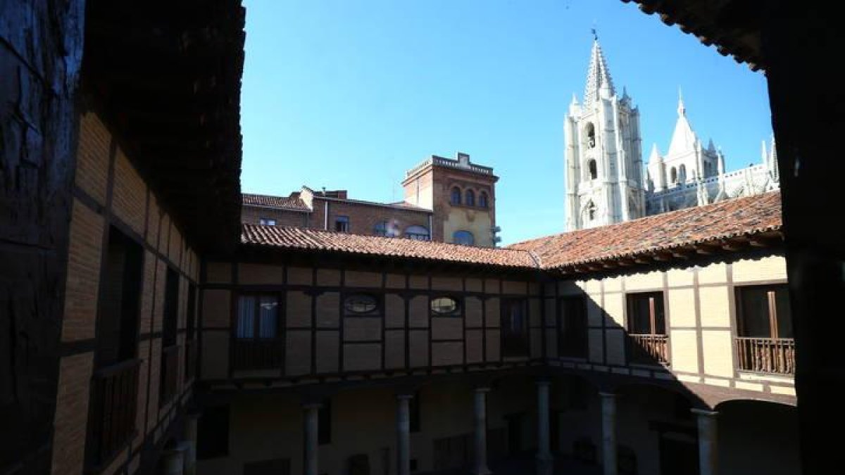 Vista de la Catedral de León desde el obispado.
