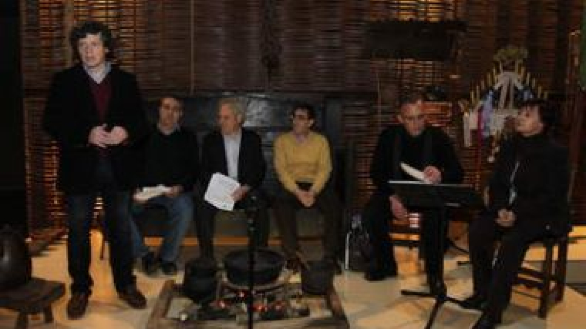 Sarmiento, Alonso Ares, Celis, Rodríguez Pascual, Tista y Sara, durante el filandón.