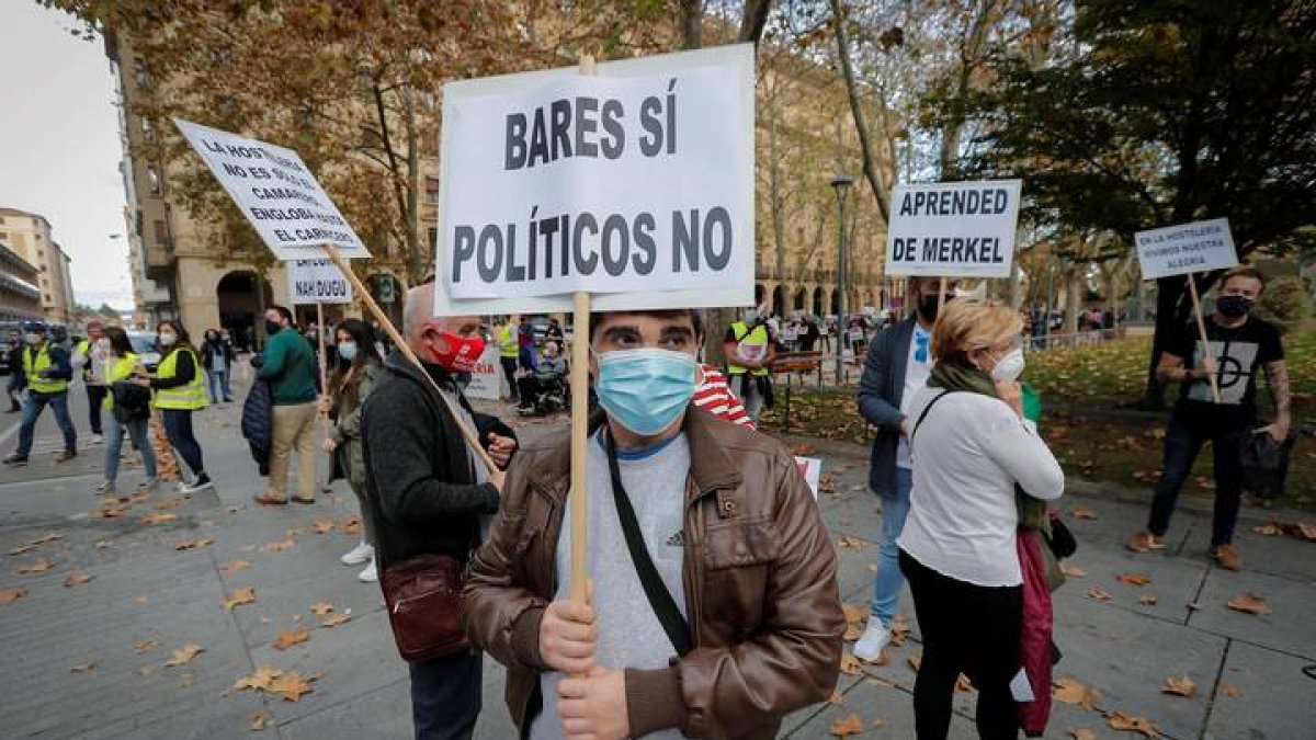 Los hosteleros navarros piden la reapertura y no ser la Cabeza de turco. VILLAR LÓPEZ