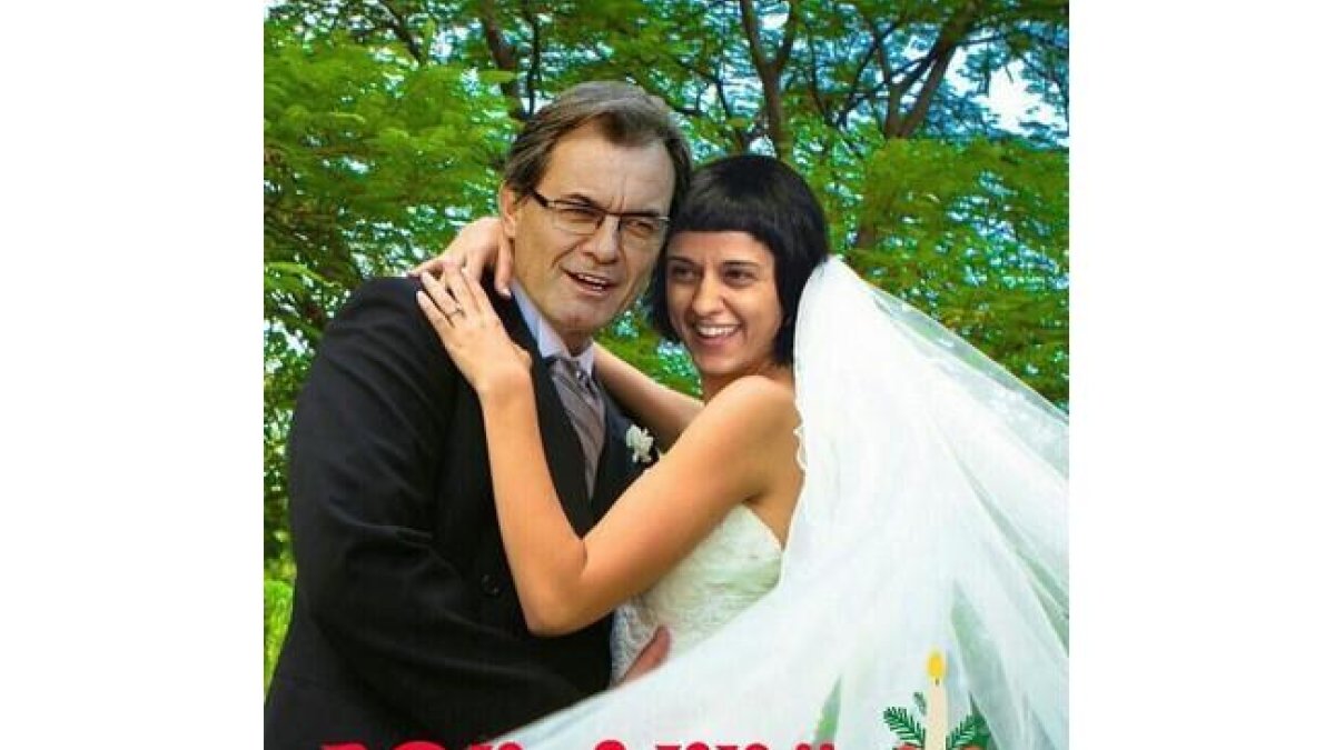 Foto trucada en la que se puede ver a Artur Mas y Anna Gabriel, en plena boda, felicitando el 2016.