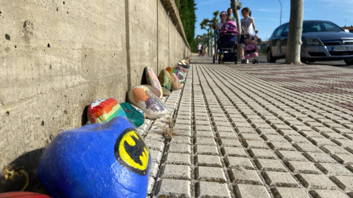 El primer Camino de la Felicidad se creó en Villaobispo de las Regueras junto a las piscinas. RAMIRO