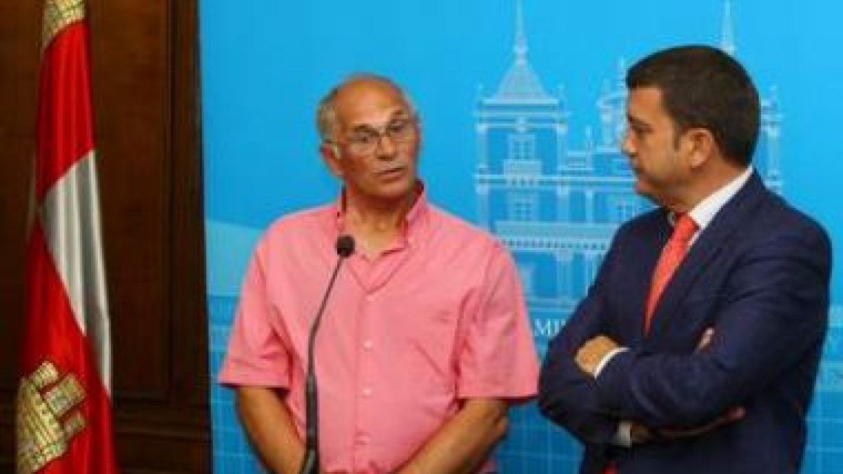 Carlos López Riesco y Carlos Jovellar, ayer en el Ayuntamiento de Ponferrada.