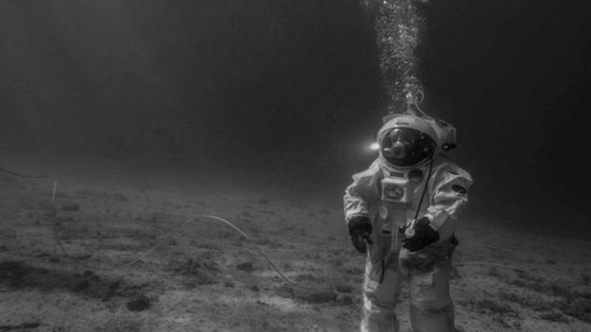 Ensayo del astronauta Jean-François Clervoy bajo el agua.