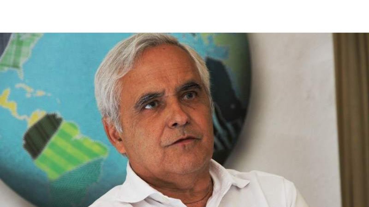 Imagen de archivo del escritor, editor y periodista canario Juan Cruz.