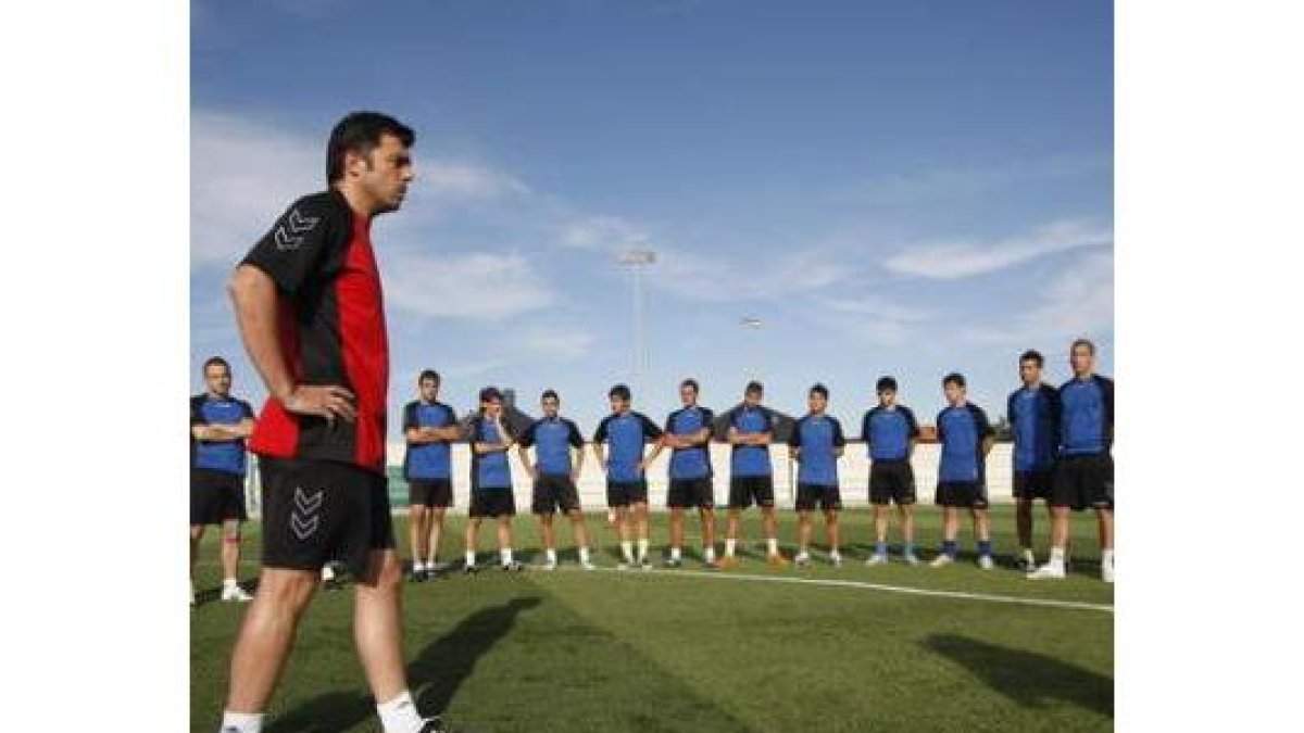 Luis Cembranos volverá a dirigir al Huracán.