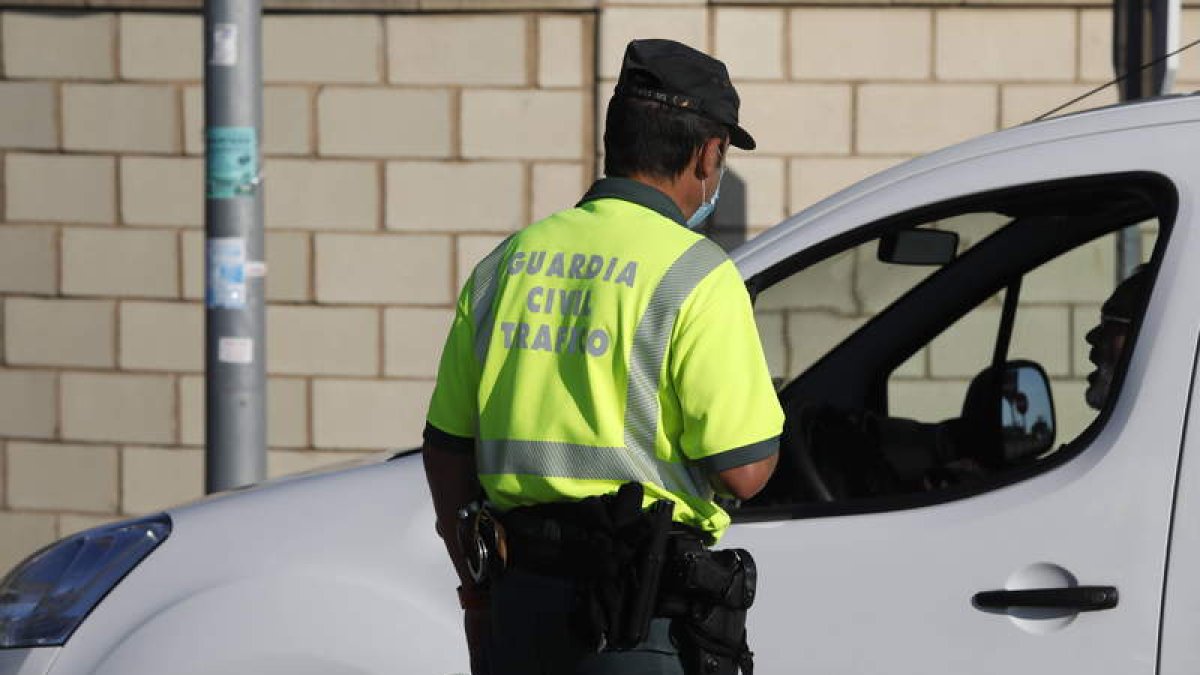 Un sindicato pone en entredicho la calidad de los uniformes de la Guardia Civil. MARCIANO PÉREZ