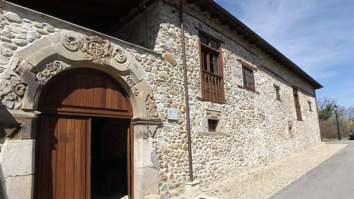 La antigua Casa Real de Carracedelo, nueva sede conjunta de cinco consejos reguladores.