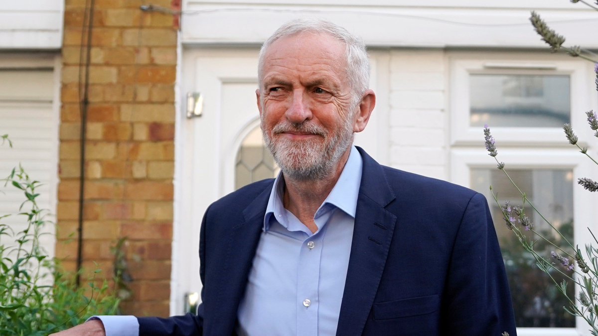 Jeremy Corbyn dice a Isabel II que suspender el Parlamento no es