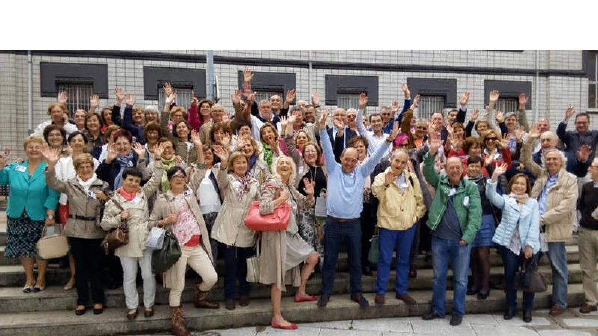 La ‘Promoción del 65’ del instituto de Barakaldo durante la celebración de su 50 aniversario en el verano de 2016. DL