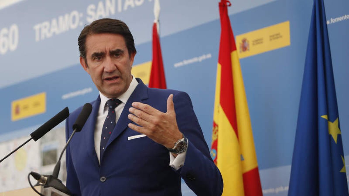 El consejero de Fomento asegura que todo lo que hace es con la ley en la mano. JESÚS F. SALVADORES