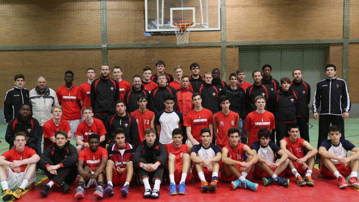 La imagen de los participantes en la cita de baloncesto.