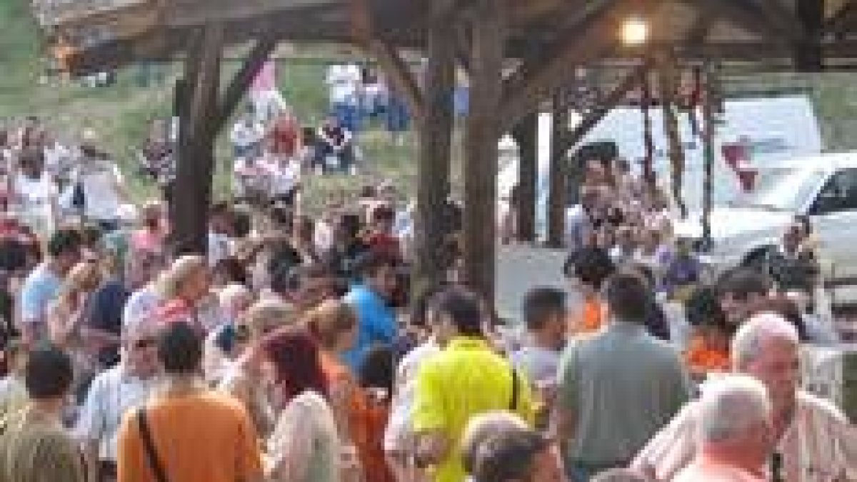 Numeroso público se dio cita en la degustación de la parrillada