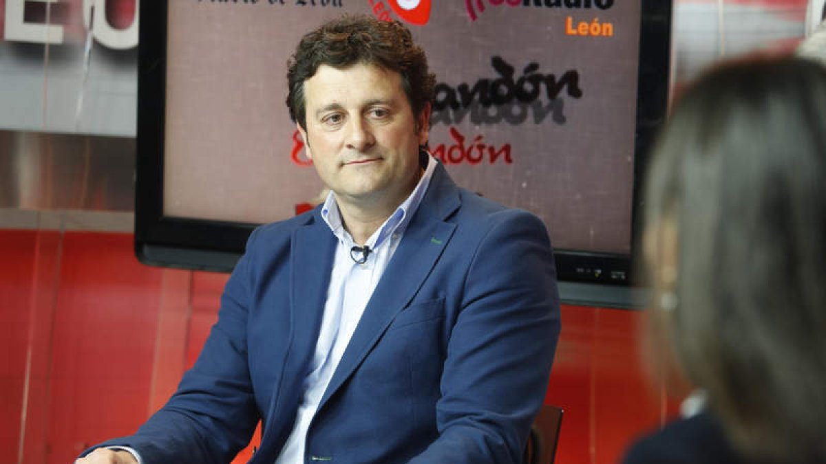 El alcalde de Villaquilambre, Manuel García, durante El Filandón de La 8 León. RAMIRO