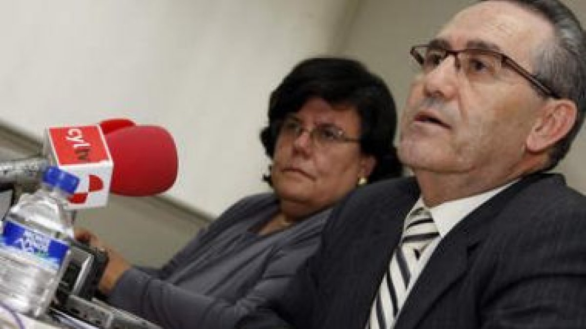 Mercedes Fernández Gordón y Mariano Arranz, ayer, durante la rueda de prensa.