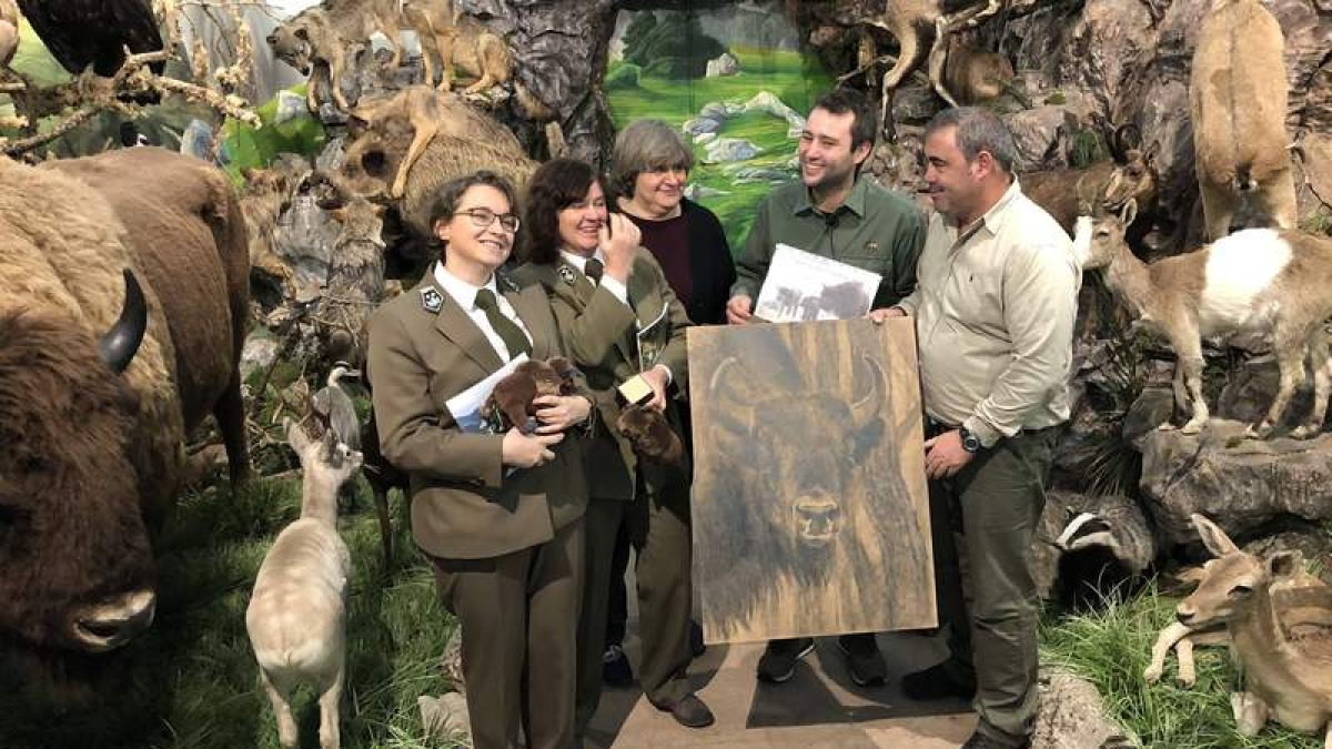 Momento de la recepción ayer de las autoridades polacas en el Museo de la Fauna Salvaje de Valdehuesa. MFSV