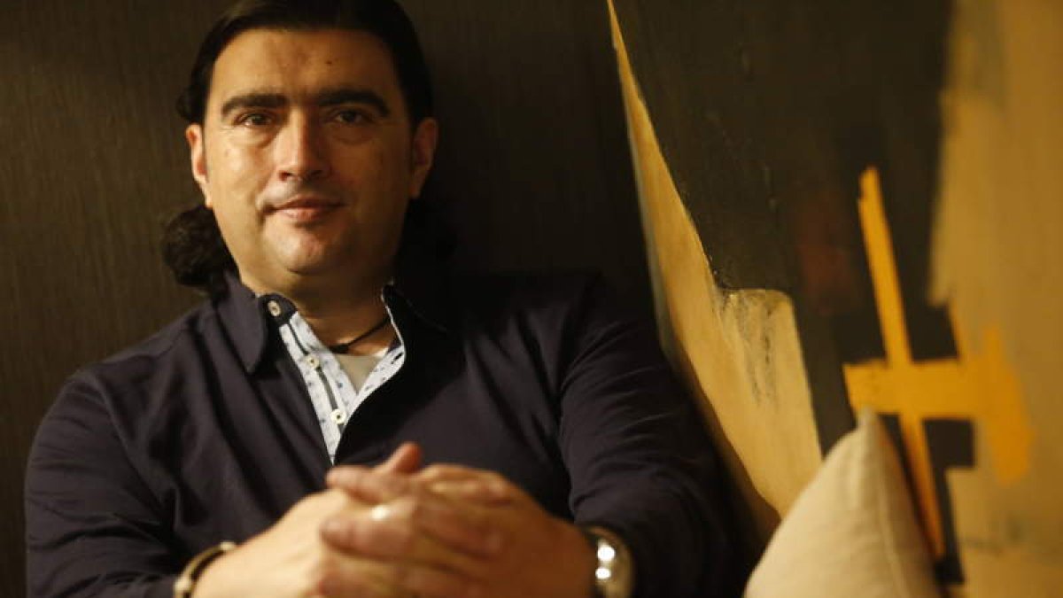 El poeta y columnista del Diario Antonio Manilla, que acaba de publicar el ensayo ‘Ciberadaptdos’. ramiro