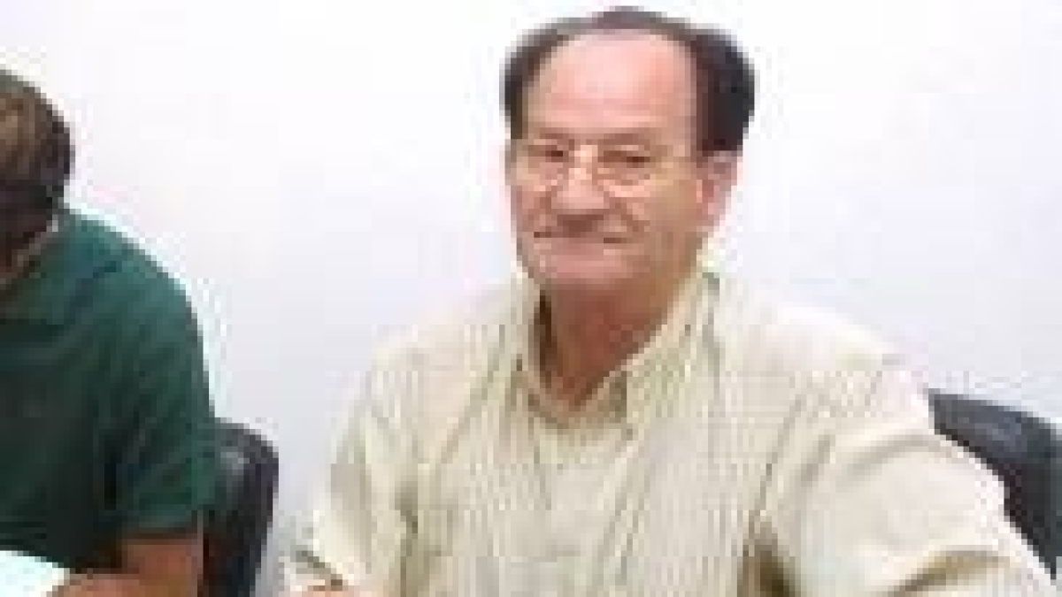 En la imagen, el alcalde de Vega, Mario Guerra