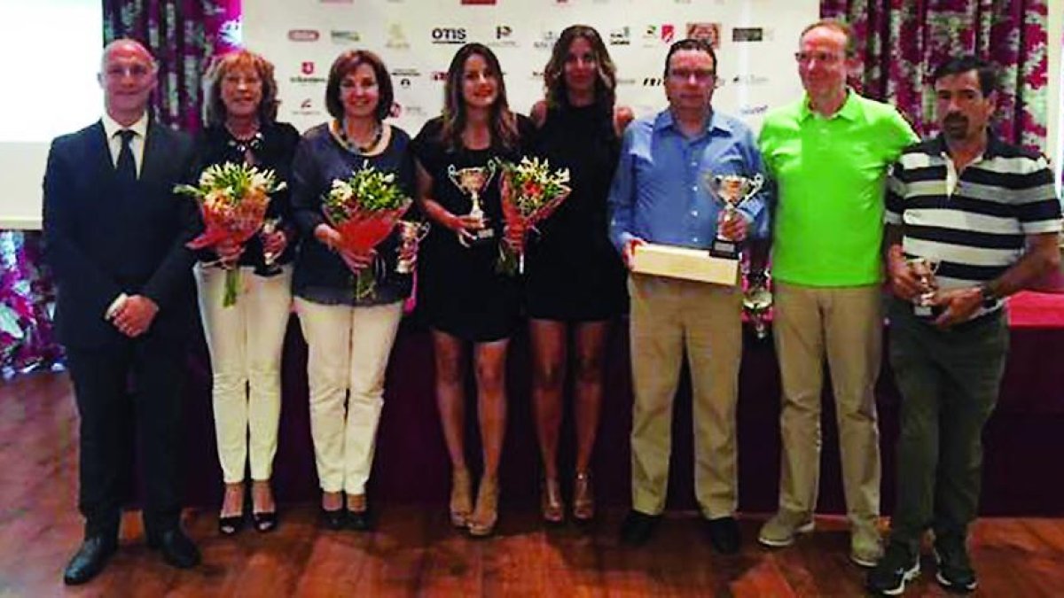 La entrega de premios se llevó a cabo ayer en el Hotel Conde Luna.