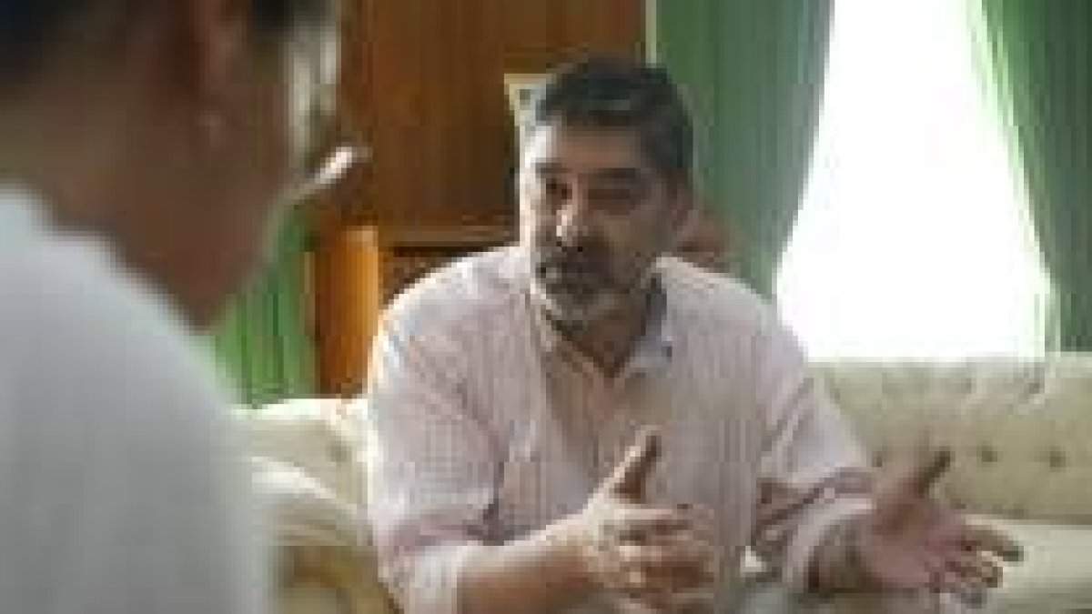 Ángel Penas en el antedespacho del rectorado de la Universidad de León, en El Albéitar