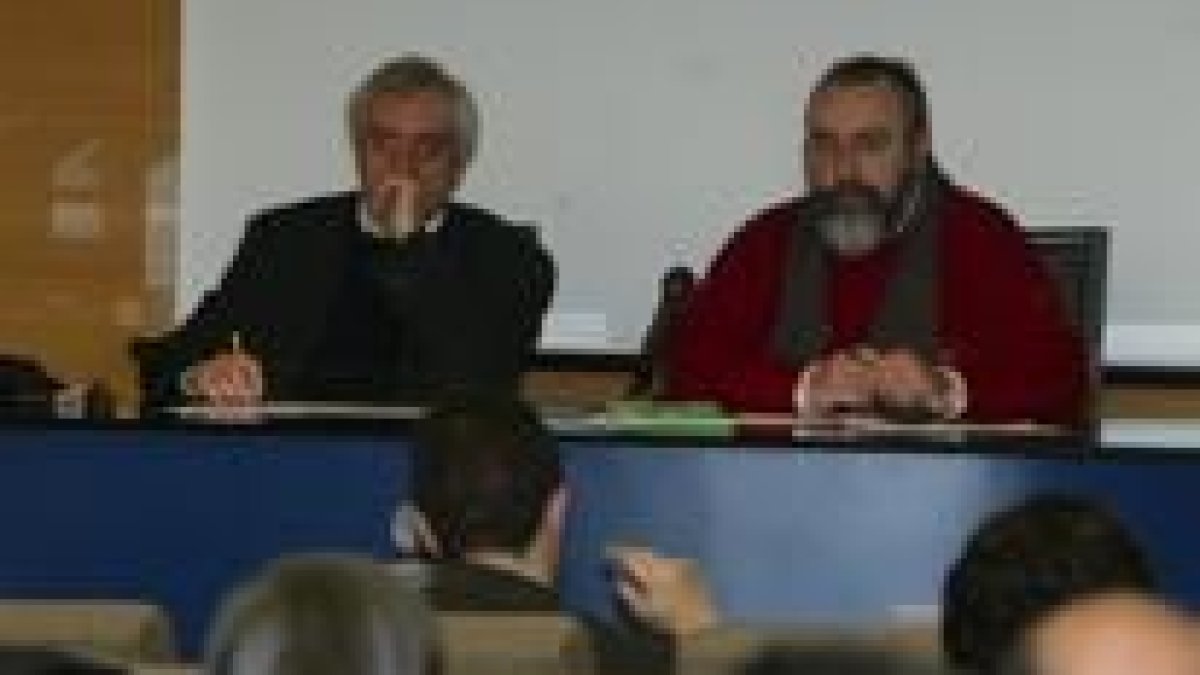 David Dobarco Lorente, arquitecto burgalés, con el delegado de León, Rafael Santamaría de las Cuevas