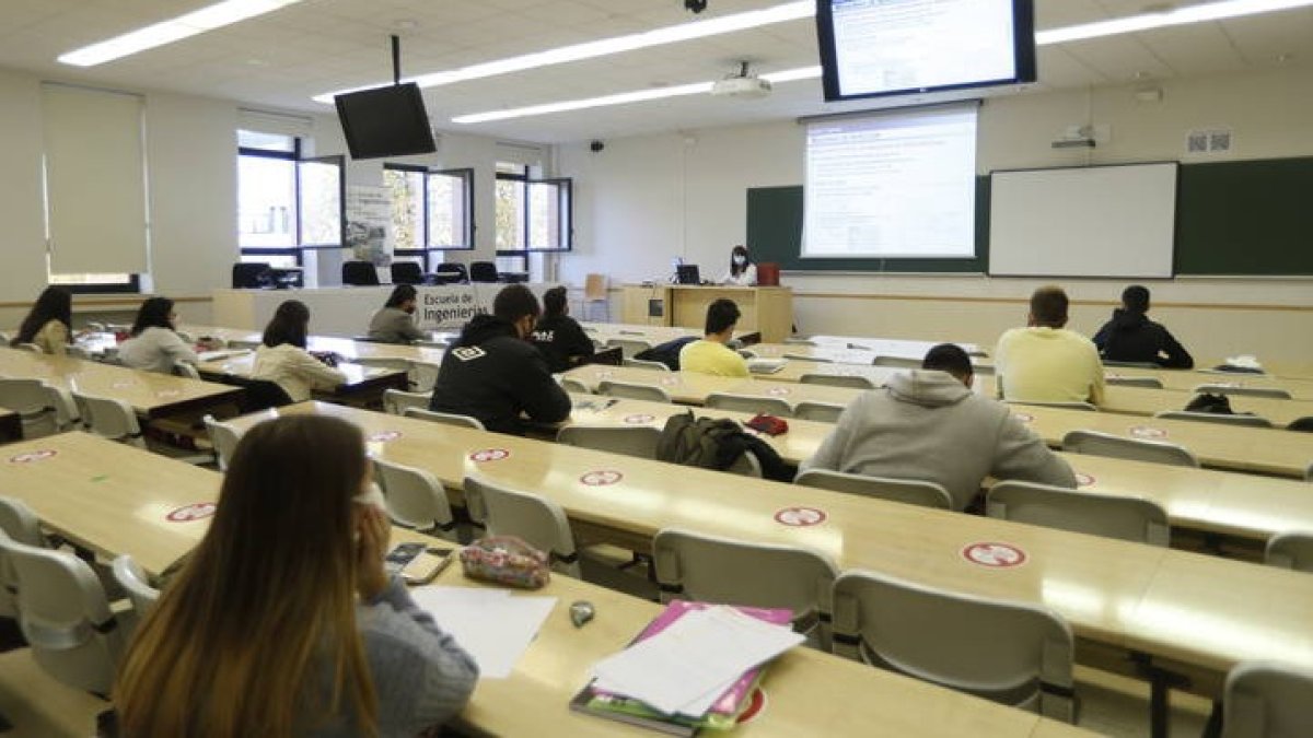 Las clases en la Universidad también serán presenciales. JESÚS F. SALVADORES