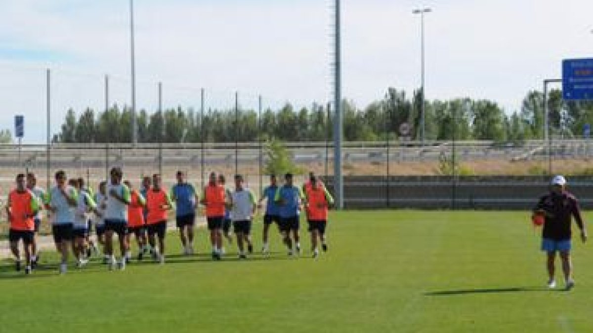 Los jugadores culturalistas entrenando para el encuentro contra el Bembibre.