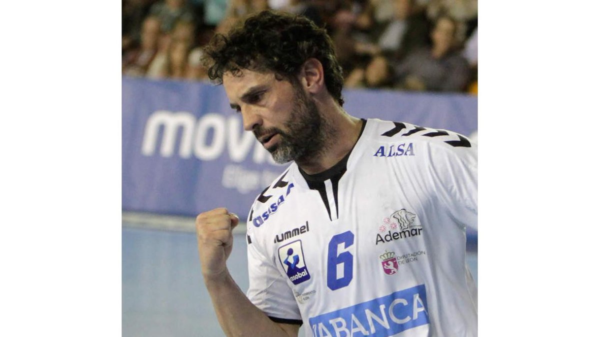 Juanín García ha renovado por una temporada. SECUNDINO PÉREZ