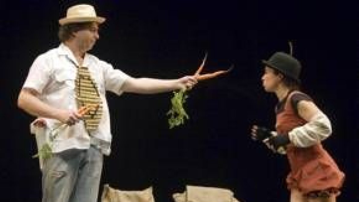 Una escena del espectáculo «Cigarra y hormiga», a cargo de la compañía Markeliñe