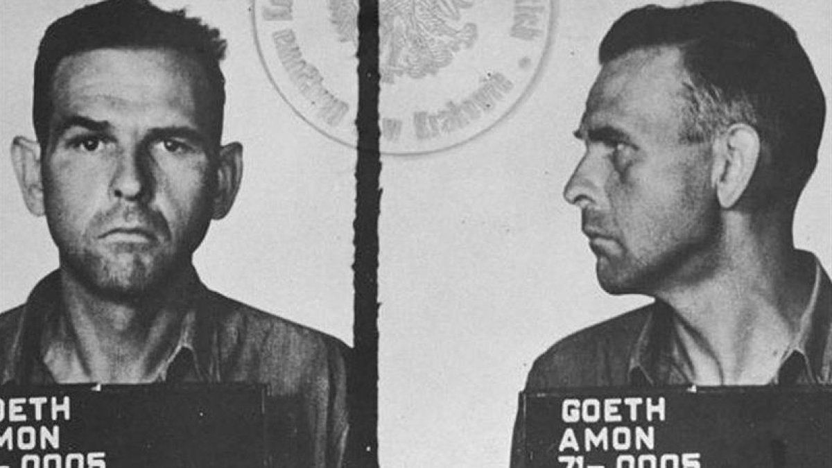 Ficha policial del comandante nazi Amon Göth, tras ser detenido en 1945 por los estadounidenses.