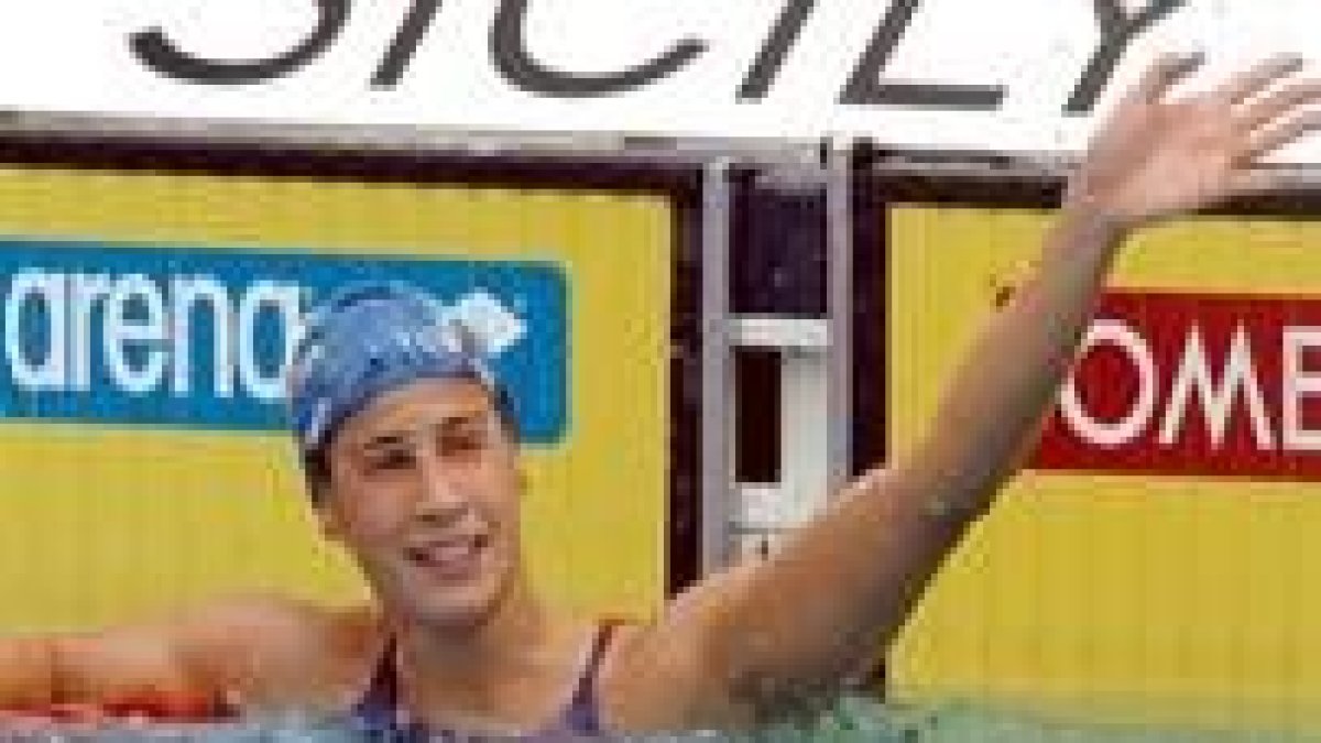 Erika Villaecija tras nadar los 800 en Madrid