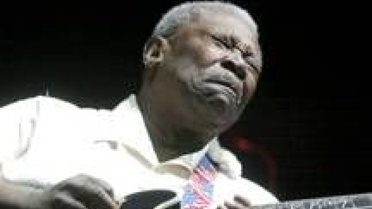 B.B. King se dejó la piel en el escenario en el concierto de ayer en el León Arena