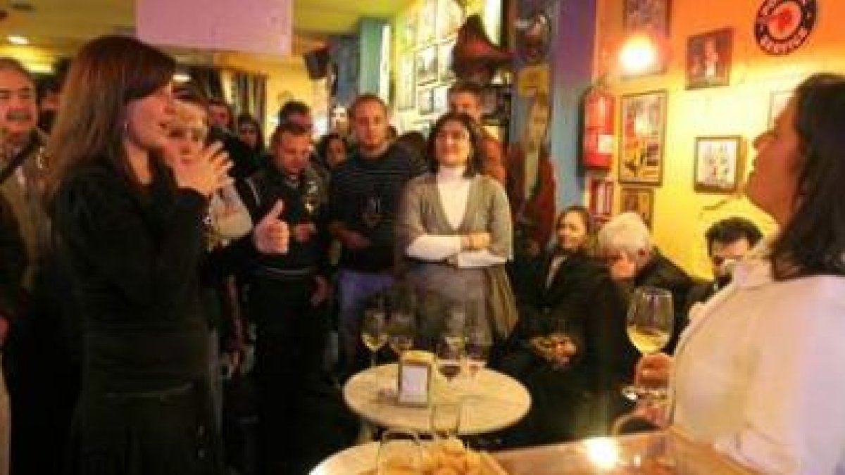 La última cata de «El enólogo y su vino» estuvo guiada y explicada en el lenguaje de sig