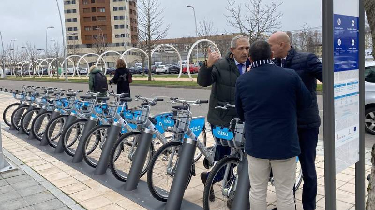 El nuevo punto de préstamo se encuentra frente al Incibe. DL
