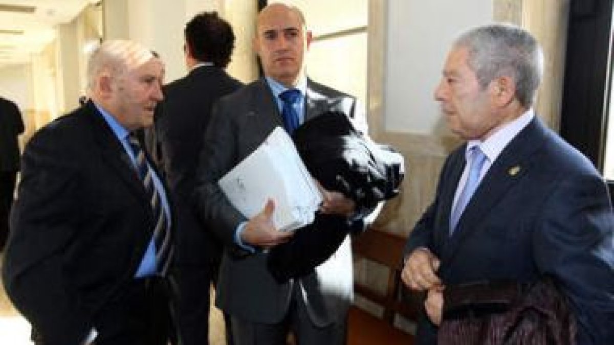 Antonio García de Celis, izquierda, junto a Pedro Álvarez Canal y Domingo Cueto.