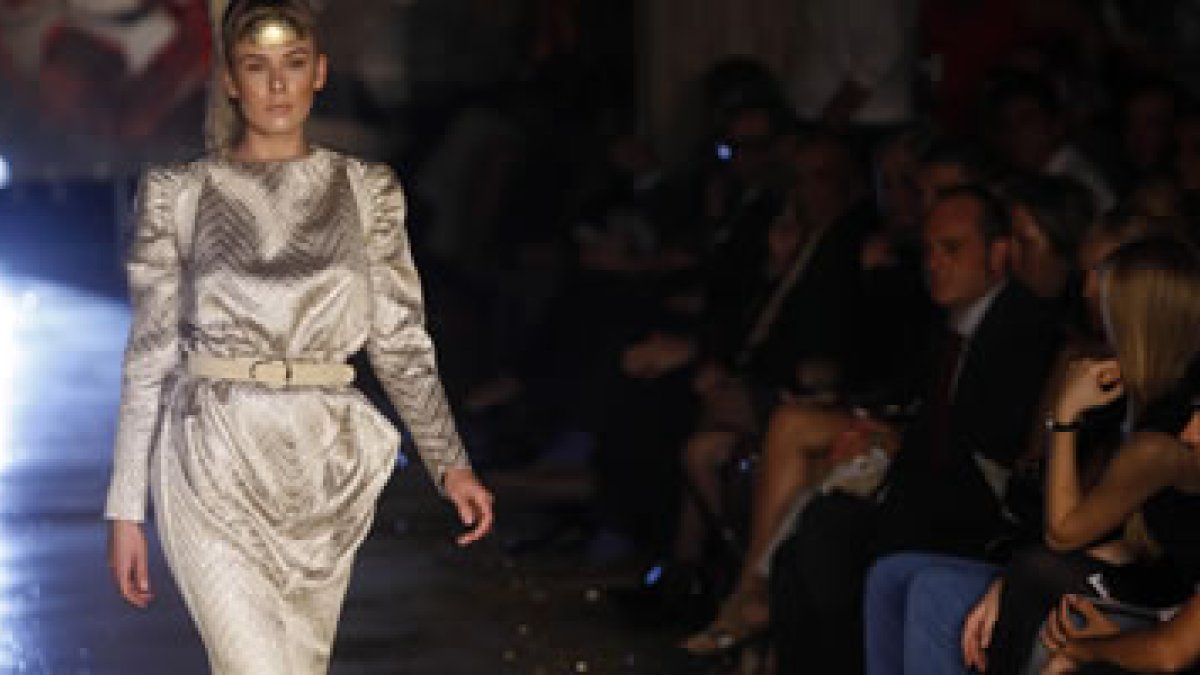 Lafuente presentó en Madrid Fashion Week su colección Scha inspirada en el mundo onírico y la magia.