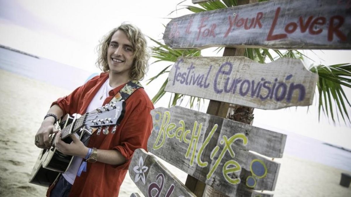 Manel Navarro, en Barcelona, un día antes de partir hacia Kiev para participar en Eurovisión.