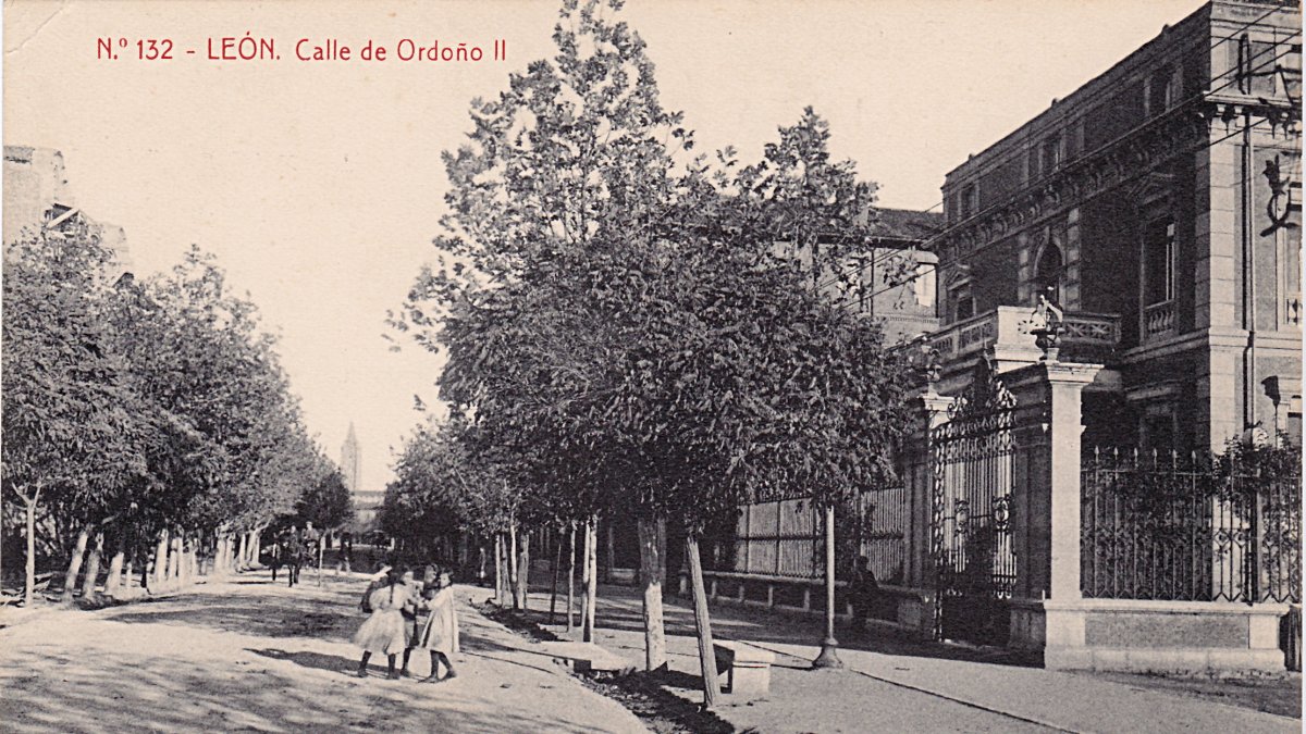 Testigos de una forma de vida extinguida, las postales fueron un canal de información imprescindible y hoy una ventana al León perdido