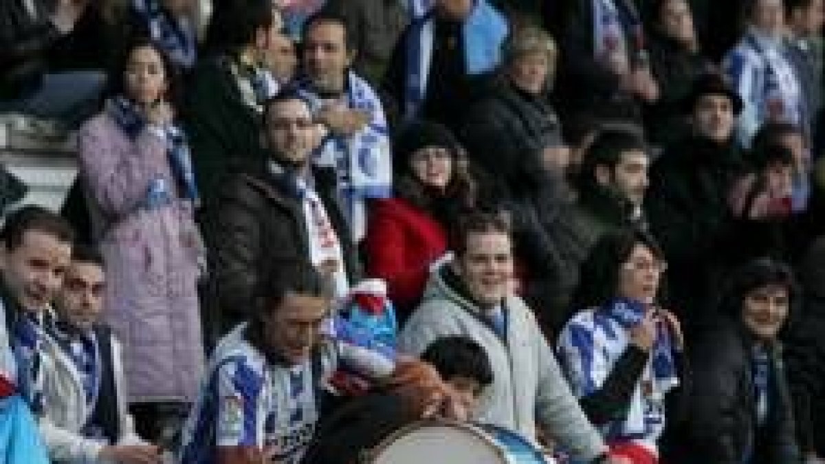 La hinchada blanquiazul no se cansó de animar y corear cánticos