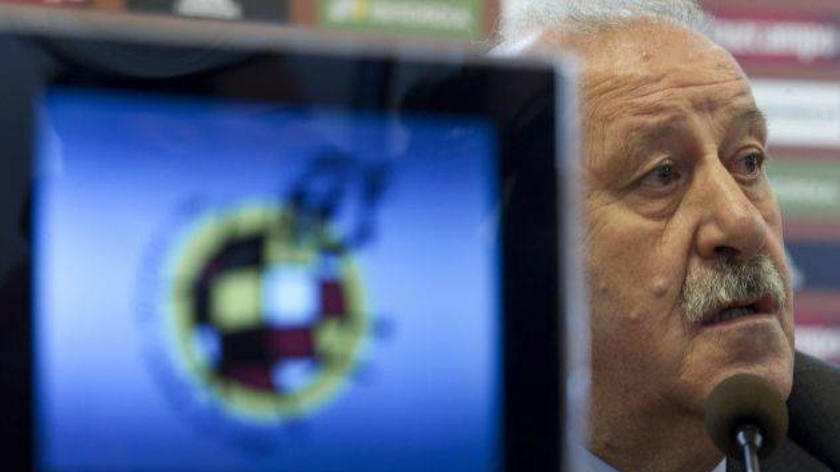 El seleccionador español de fútbol, Vicente del Bosque, durante la presentación del partido amistoso que disputarán la selecciones de fútbol de España y Venezuela el próximo 29 de febrero en la capital malacitana.