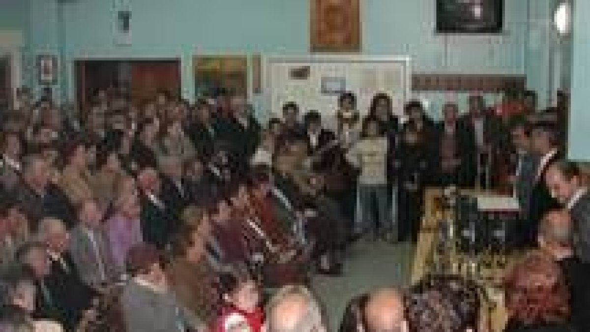 El acto que cerró las jornadas del hogar del jubilado, en la noche del sábado, estuvo muy concurrido