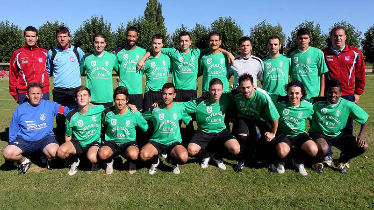 Formación del equipo del Ejido que lidera la 1.ª División Provincial de Aficionados.