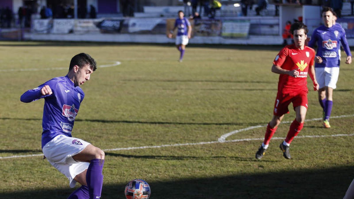 El conjunto bañezano se aleja de su objetivo. FERNANDO
