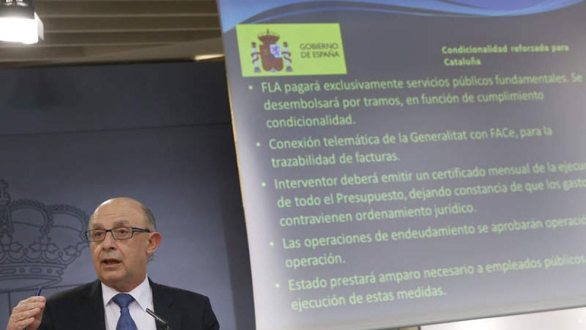 El ministro de Hacienda, Cristóbal Montoro, tras la reunión del Consejo de Ministros.